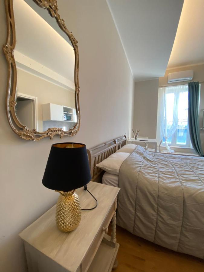 Affittacamere Via Roma 12 Фоллоника Экстерьер фото