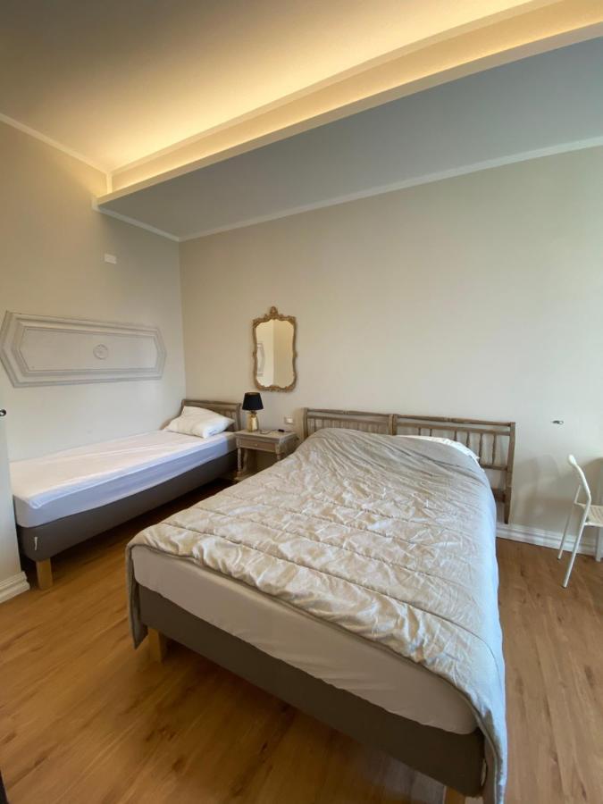Affittacamere Via Roma 12 Фоллоника Экстерьер фото